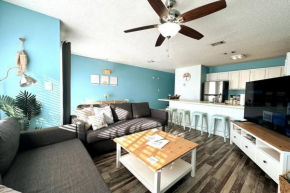 Walk to 3 beaches, 2 bikes included, Updated Condo